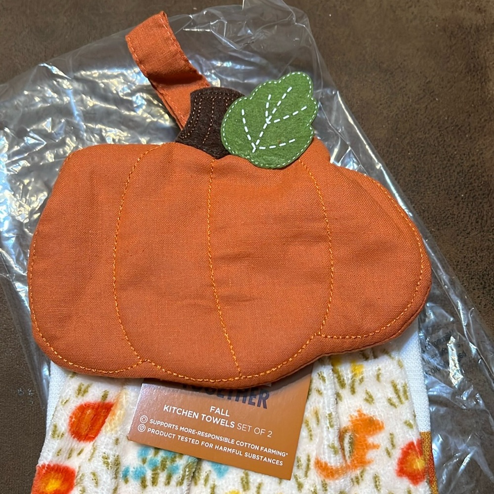 NWT Celebrate Together Kitchen Towels